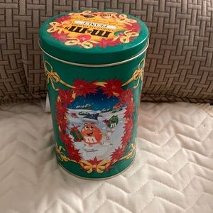 M&M’s vintage collectible 1993 Christmas Tin. No dents or flaws.
